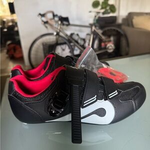 Brand new Peloton cycling shoes size 40 (W9) with cleats
